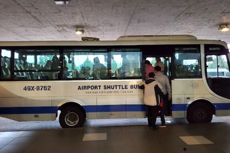 Travel from Lien Khuong airport to Da Lat on the Airport Shuttle Bus; the ticket price is 40,000 VND per trip