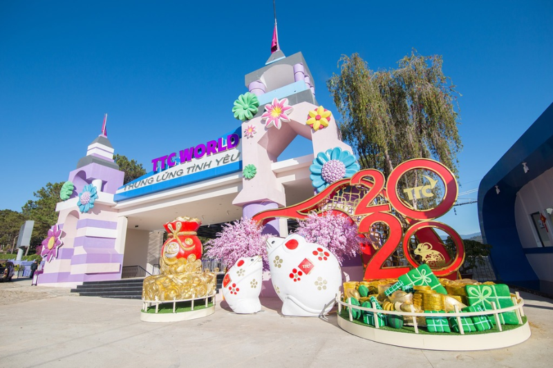 Welcome gate to Valley of Love
