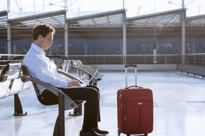 Take advantage of work while the plane is delayed