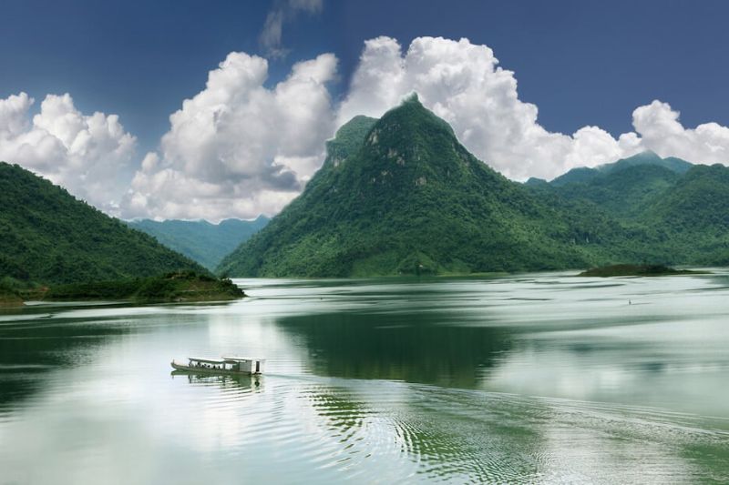 Explore Pa Khoang Lake with its poetic and lyrical landscape