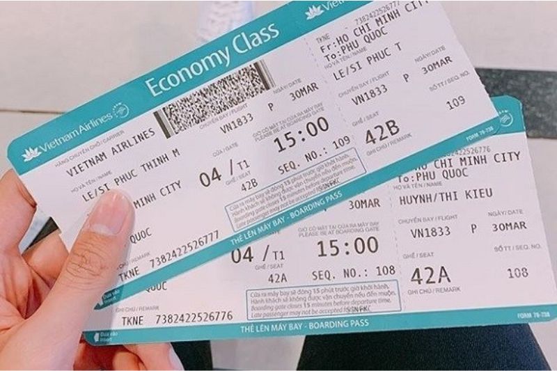 Confirm the information on the flight ticket to make sure it is correct