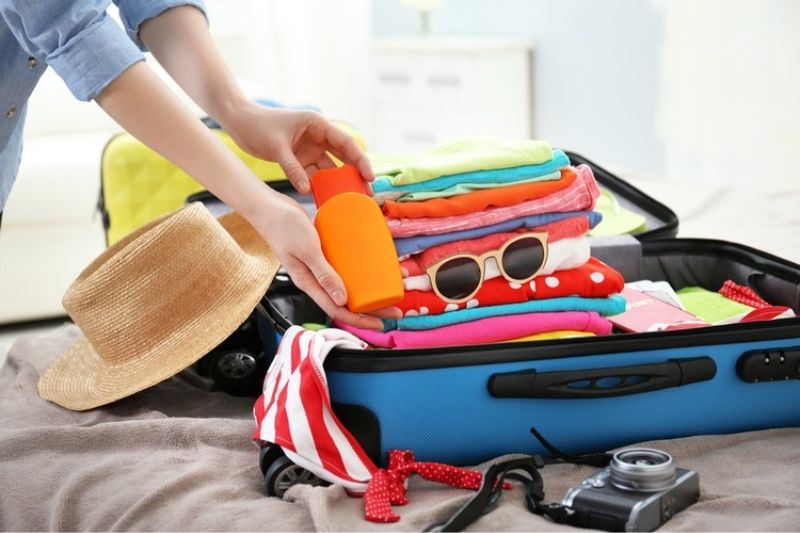 When traveling to Nha Trang, you need to prepare essential items such as documents, clothes, cash/ATM card, personal items...